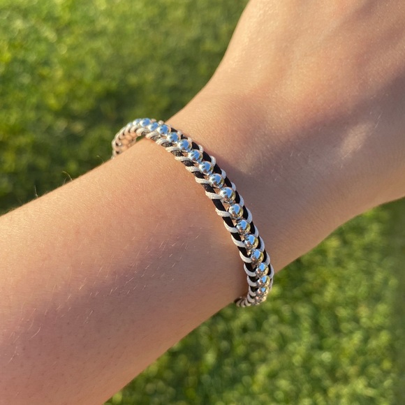 Handmade macrame woven bracelet - Picture 1 of 6